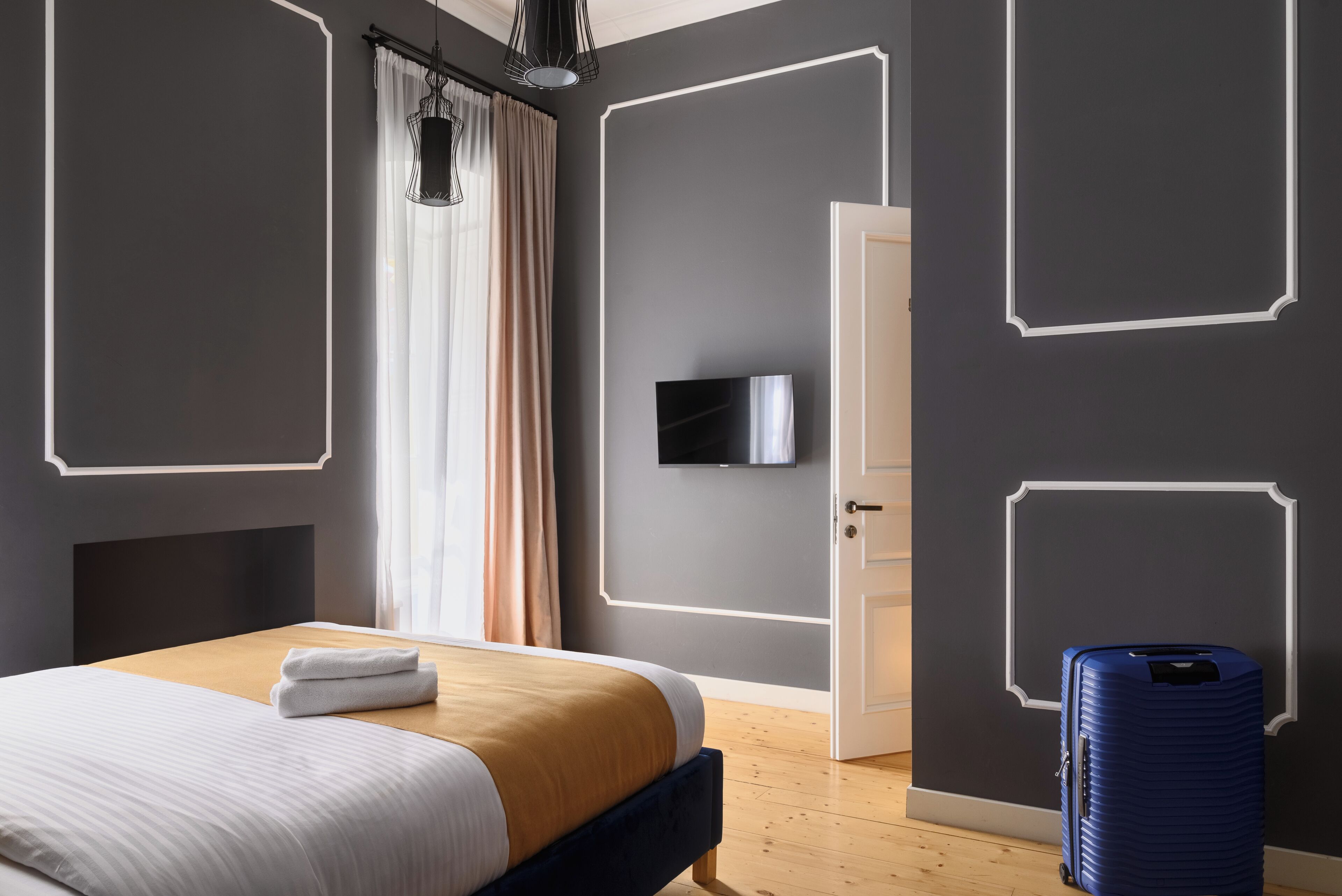 Premium bedding, minibar, in-room safe, soundproofing