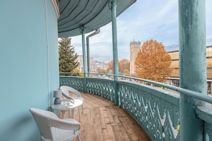 Design Suite | Premium bedding, minibar, in-room safe, soundproofing - Blue Balcony Hotel (Tbilisi)
