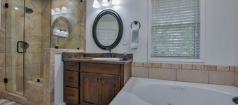 Bama Retreat-sleeps 10-Perfect for Game Days or Vacations