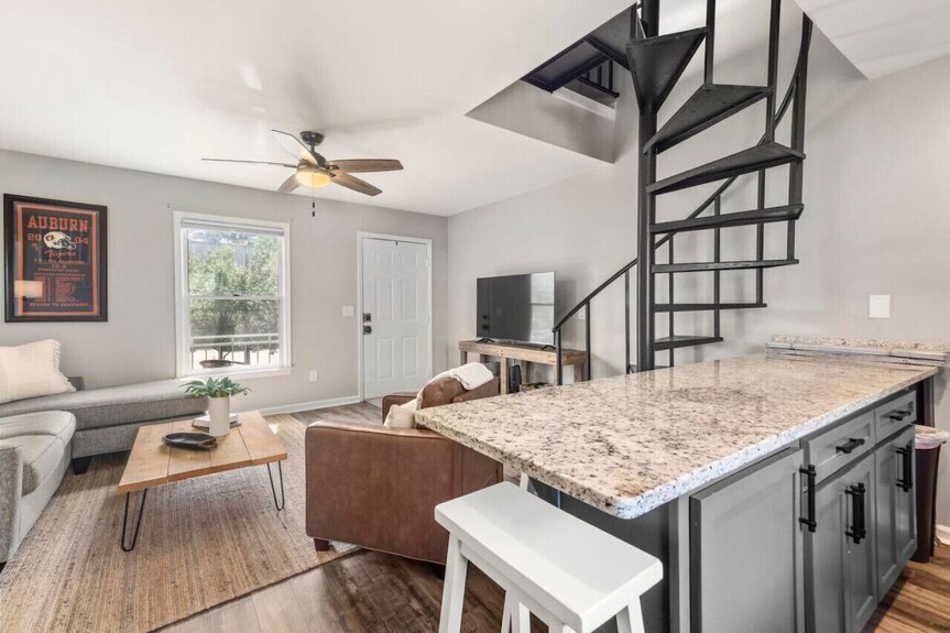 Modern 2br+loft Condo Walkable To Auburn & Toomers - Auburn, AL