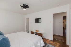 3 bedrooms, desk, iron/ironing board, travel cot