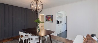 Charming Cottage, 2 mi. from Louisiana State University, restaurants & shopping!