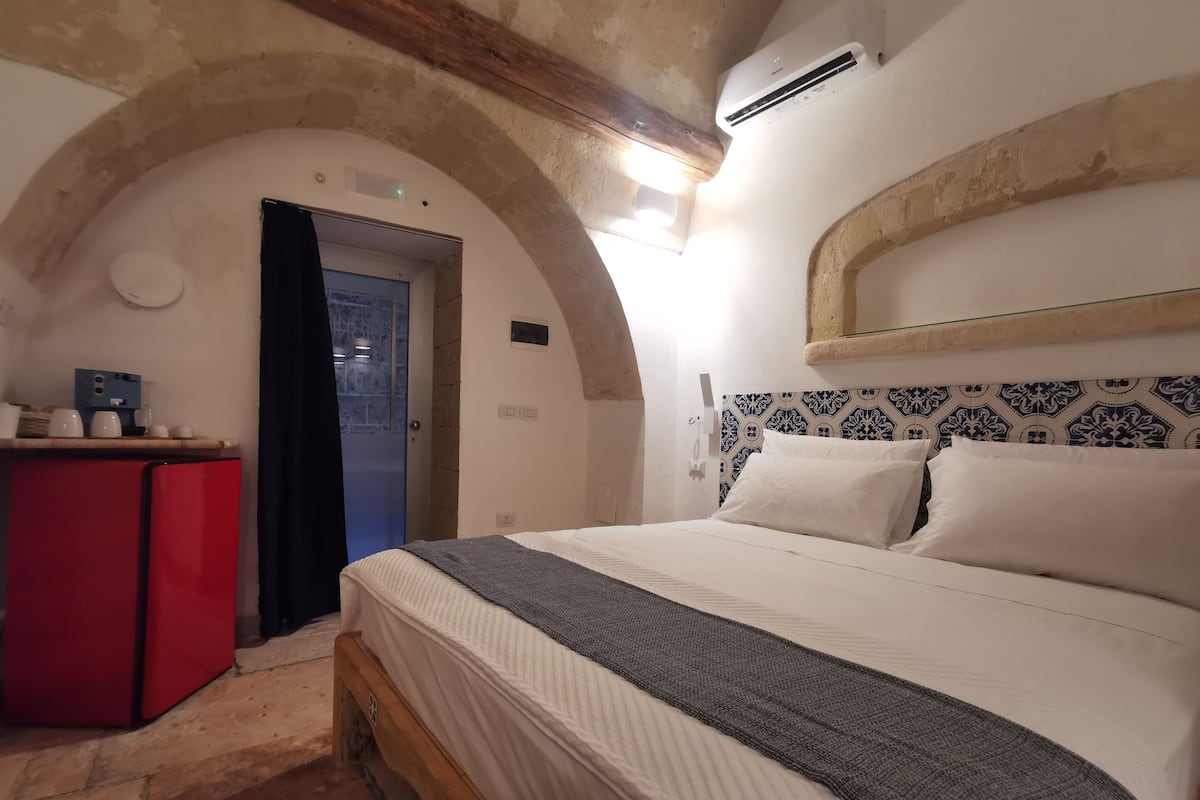 Romantic Double or Twin Room, Hot Tub, Corner | Premium bedding, memory-foam beds, free WiFi