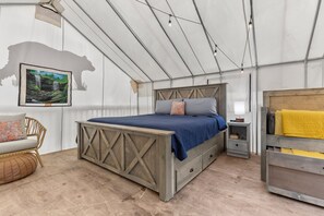 1 bedroom - Furnished Glamping Tent/King Bed/Access to the Red River - Noble Bear - #4 (Stanton)