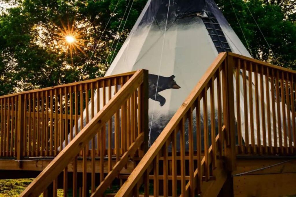 Furnished Teepee/Glamping/Kayak Ramp Access on the Red River