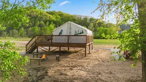 Property grounds - Furnished Glamping Tent/2 Queen Beds/Red River Access- Soaring Eagle - #7 (Stanton)