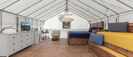 Free WiFi, bed sheets