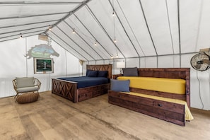 1 bedroom - Furnished Glamping Tent/King Bed/Access to the Red River - Hallowed Horse - #2 (Stanton)