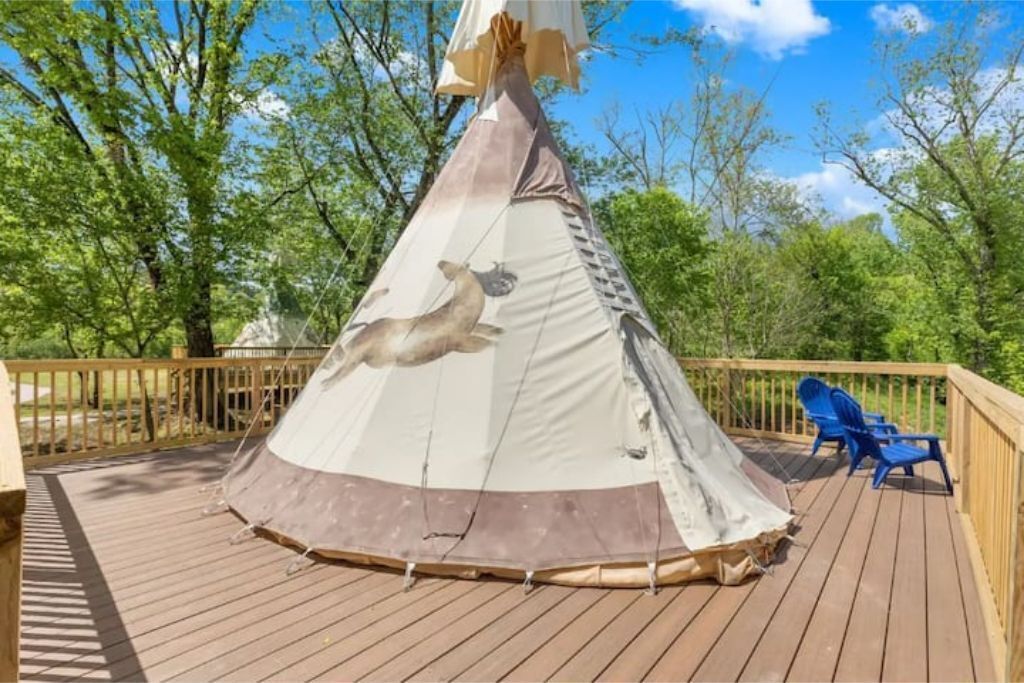 Furnished Teepee/Glamping/Kayak Ramp Access on the Red River