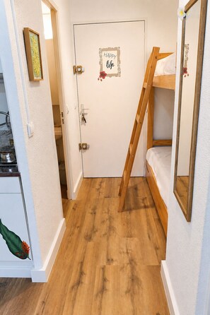 Free WiFi, bed sheets - Air-conditioned studio with garden in Sanary Sur Mer (Sanary-sur-Mer)