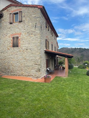 Exterior - Country house, with swimming pool and garden with panoramic views (Toscana)