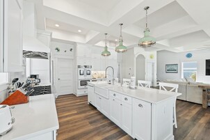 House | Private kitchen | Full-size fridge, microwave, oven, stovetop