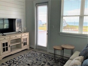 Living area - Stunning Sunset Views! Bayside property with non-stop sun and water views. (Galveston)