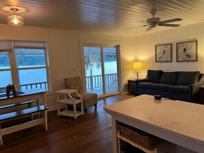Smart TV, video games - Lakeside Chalet on Beautiful Gantt Lake! (Dozier)