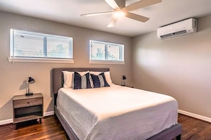 1 bedroom, WiFi, bed sheets - 1 BR Apt Walks to Menil Collection with Free Parking (Houston)