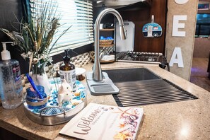 Fridge, microwave, oven, stovetop - Coastal Rv Getaway-Pet Friendly- Beaches and Islands 2-10 minutes away! (Fort Myers)