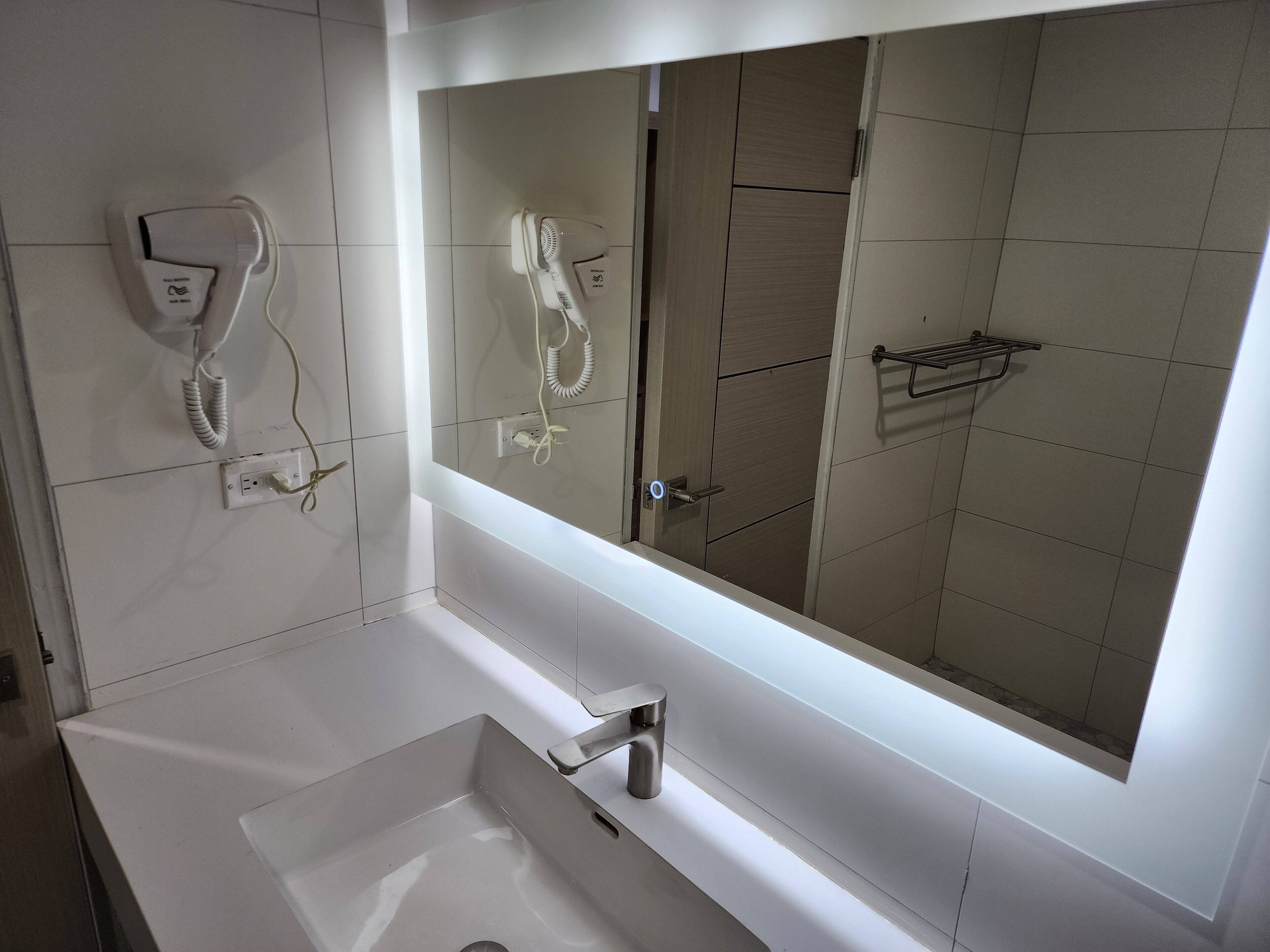 rainfall showerhead, free toiletries, hair dryer, slippers