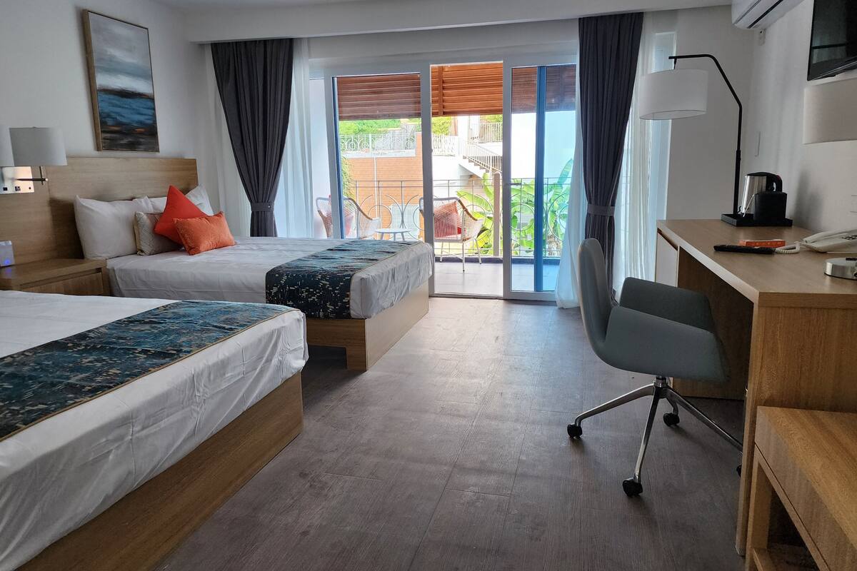 Sengetøy av topp kvalitet, safe på rommet og skrivebord