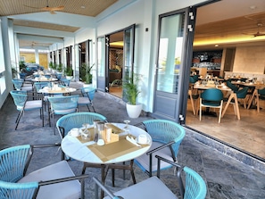 Breakfast, lunch, dinner served; American cuisine, sea views