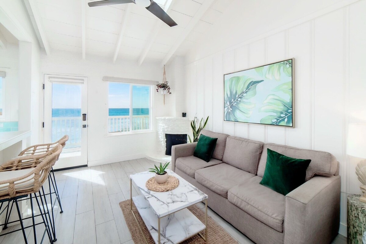 Condo, 1 Queen Bed with Sofa bed, Balcony, Ocean View (Unit 2) | Living area | 40-inch flat-screen TV with cable channels, TV