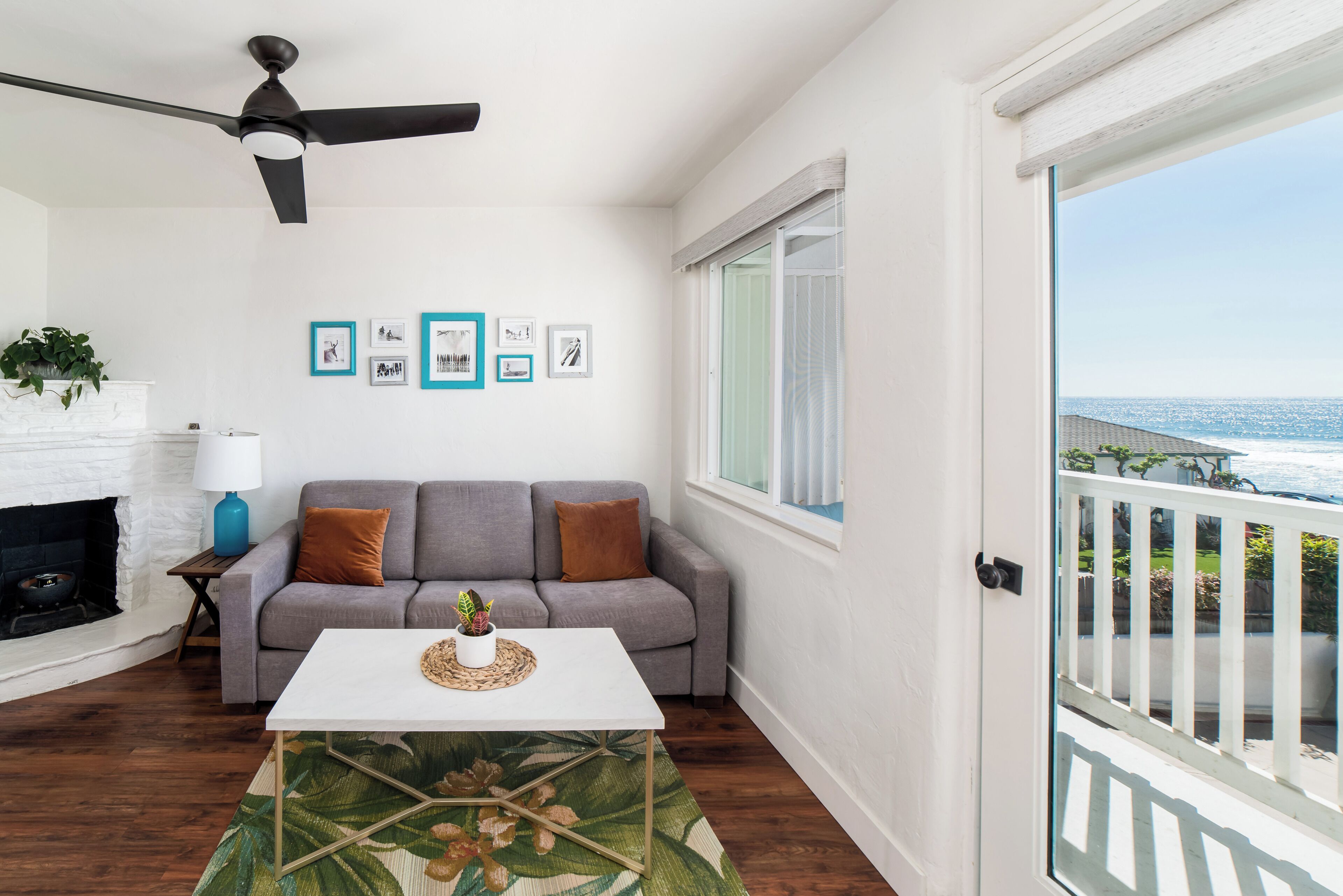 Condo, 1 cama Queen size y sofá cama, balcón, vista al océano (Unit 6) | Área de sala de estar | Televisión de pantalla plana de 40 pulgadas con canales por cable 