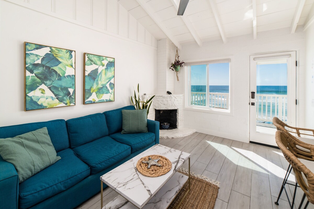 Condo, 1 Queen Bed with Sofa bed, Balcony, Ocean View (Unit 1) | Living area | 40-inch flat-screen TV with cable channels, TV