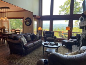 Smart-TV, Kamin, Videospiele, DVD-Player