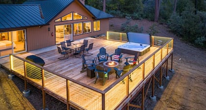 Mountain Retreat on 5 acres with nature views, deck, hot tub, EV charging