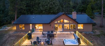 Mountain Retreat on 5 acres with nature views, deck, hot tub, EV charging