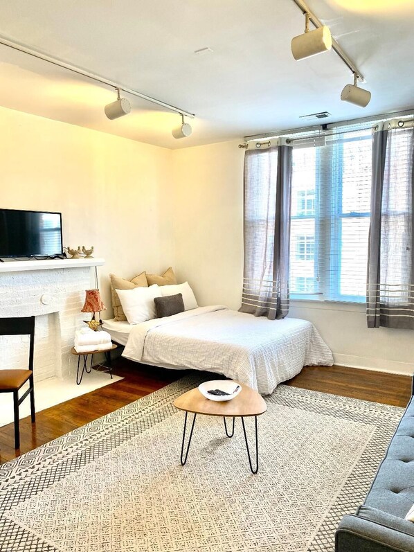 1 غرفة نوم ومكتب وواي فاي وملاءات أسرّة