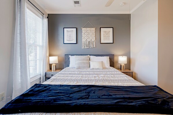 2 habitaciones, tabla de planchar con plancha, wifi y ropa de cama 