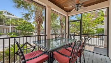 House | Terrace/patio