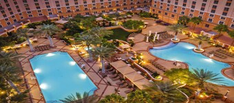 3BD/Vegas - Full Kitchen, Private Living Room, Pools and Hot Tubs!