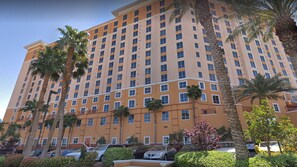 Exterior - 3BD/Vegas - Full Kitchen, Private Living Room, Pools and Hot Tubs! (Las Vegas)