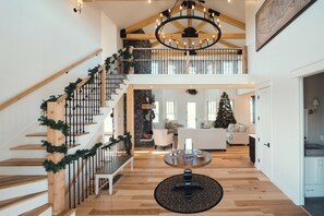 Family Cottage | Interior - Ann Riley Farmhouse Yuba Vineyards (Williamsburg)