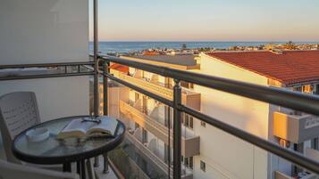 Standard Room, Side Sea View | Terrasse/Patio