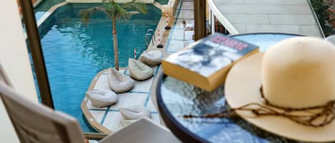 스탠다드룸, 수영장 전망 | 테라스/파티오