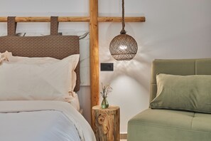 Standard Room, Side Sea View | 1 間臥室、客房內保險箱、遮光布/窗簾、隔音