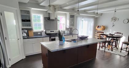 Hillside Relaxation in Endless Mountains. Minutes from Tioga Downs. Sleeps 8