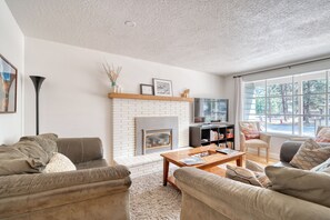 智能電視、壁爐、DVD 播放機、足球機