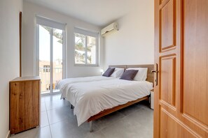 3 bedrooms, iron/ironing board, bed sheets - Contemporary 3BR Retreat in Prime Sliema (Sliema)