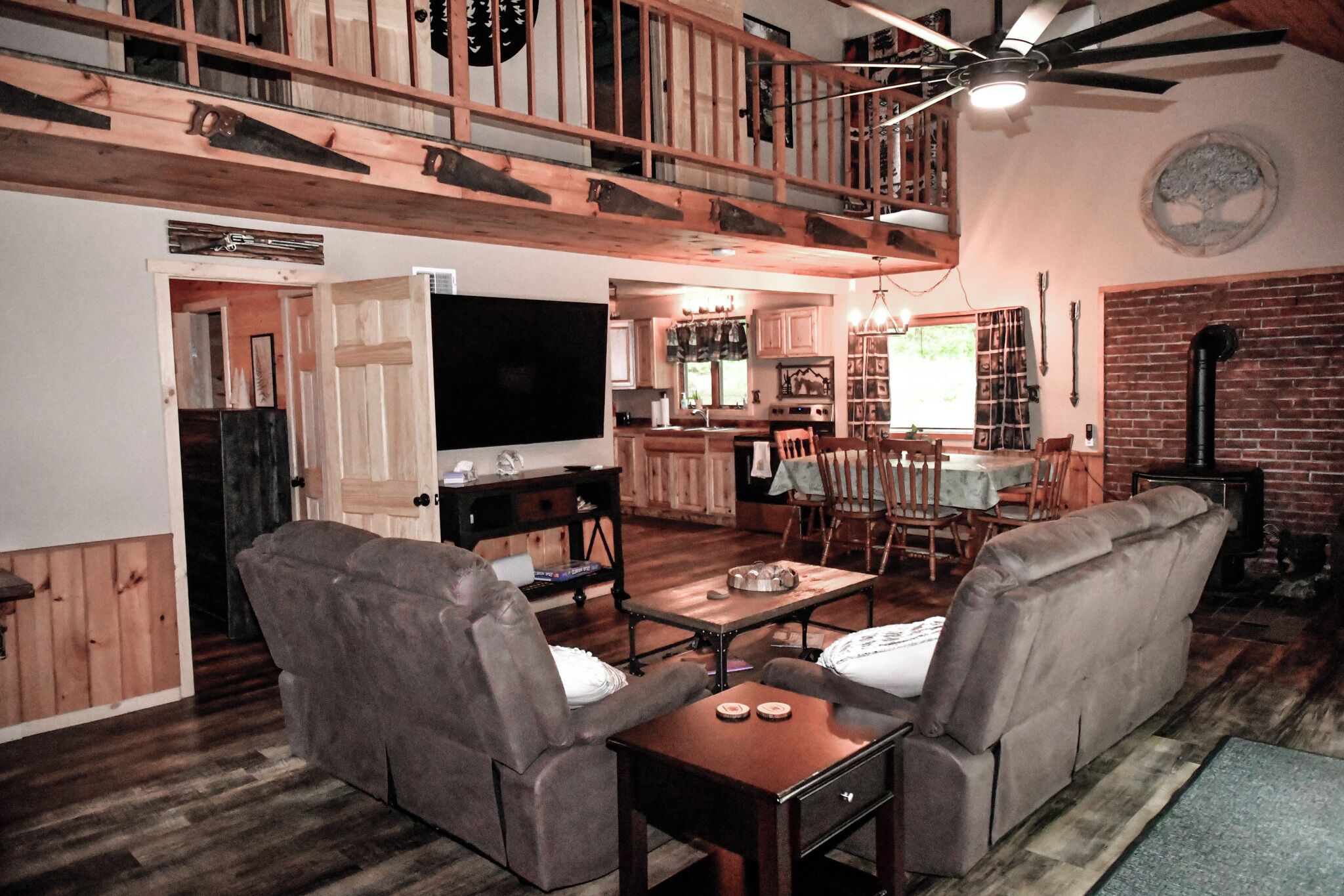 Smart TV, fireplace, stereo