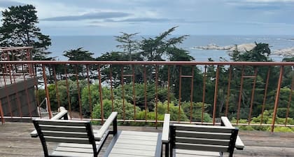 Sleeps 4. Unobstructed view of the Pacific Ocean from your private balcony!!