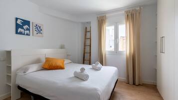 3 slaapkamers, een strijkplank/strijkijzer, beddengoed