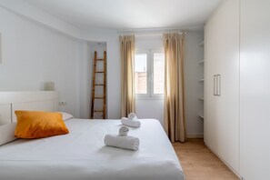 3 bedrooms, iron/ironing board, bed sheets - Bustos Tavera Olehousing (Sevilla)