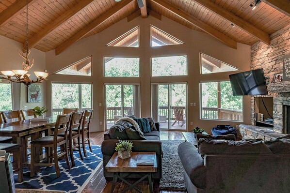 Smart TV, fireplace, DVD player