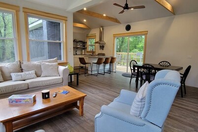 Bethel Woods Cabin with River