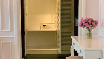 Royal Double or Twin Room | Premium bedding, minibar, in-room safe, desk