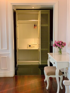 Chambre Royale Double ou avec lits jumeaux | Literie de qualité supérieure, minibar, coffres-forts dans les chambres