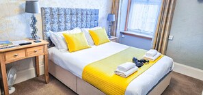 1 غرفة نوم ومكواة/لوح كي وواي فاي مجانًا وملاءات أسرّة